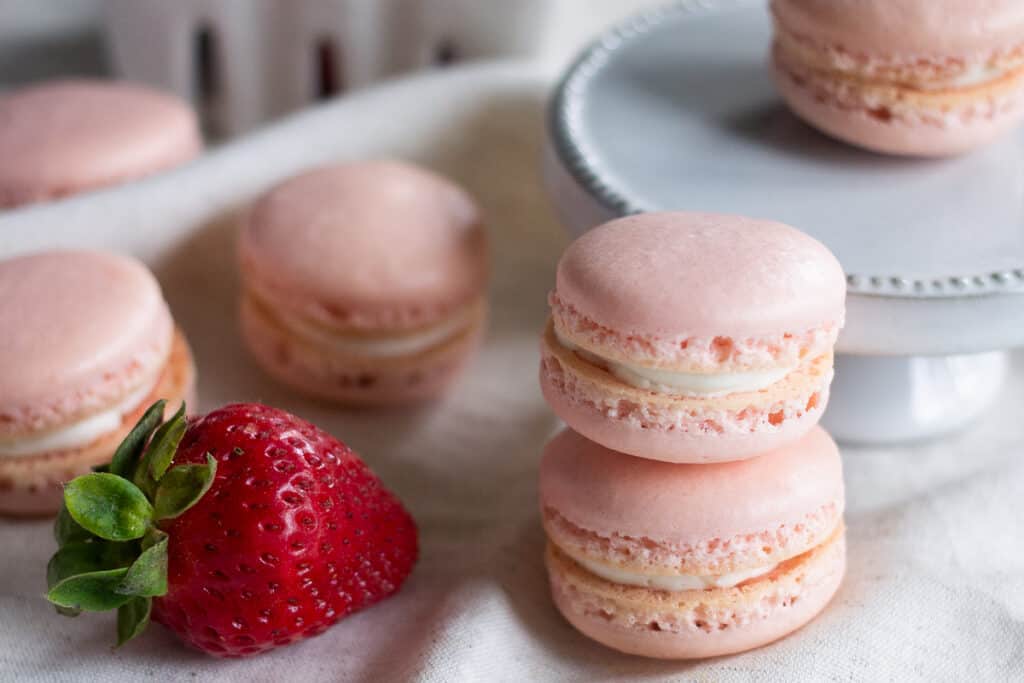 Strawberry French Macarons Recipe [Two Fillings] Edible Times